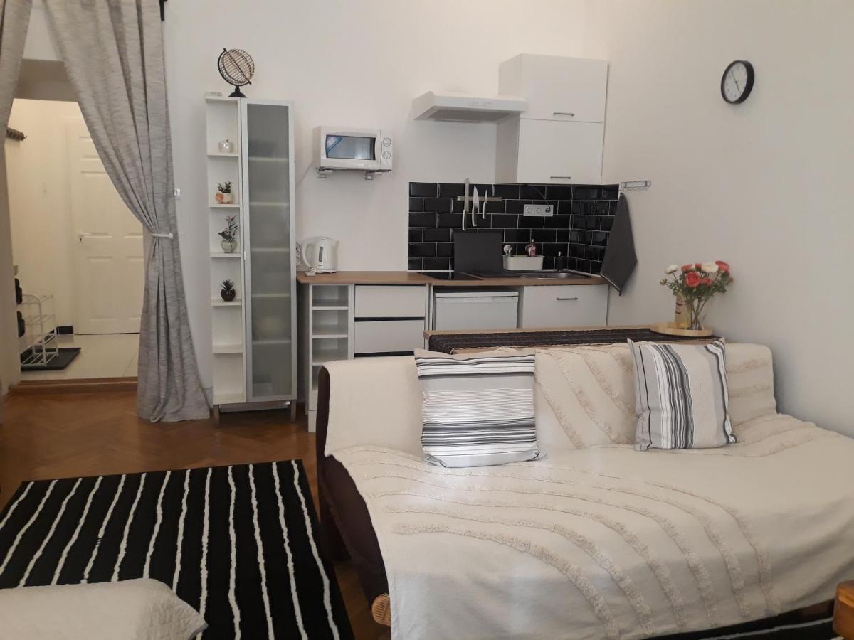 M&M Apartment Budapest House Extérieur photo